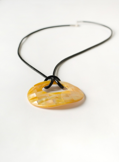 Golden Round Shell Pendant Necklace